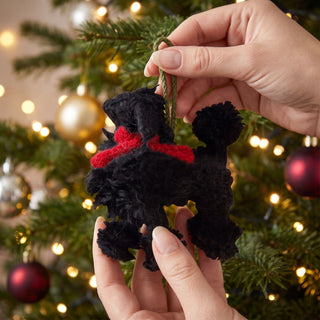 Décoration de Noël en laine d'alpaga tricotée à la main - Chien caniche noir