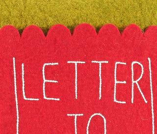 Coussin de Noël fait main en laine feutrée à la main - Lettre au Père Noël sur pochette verte - 18"