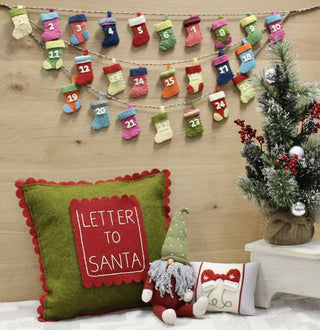 Coussin de Noël fait main en laine feutrée à la main - Lettre au Père Noël sur pochette verte - 18"